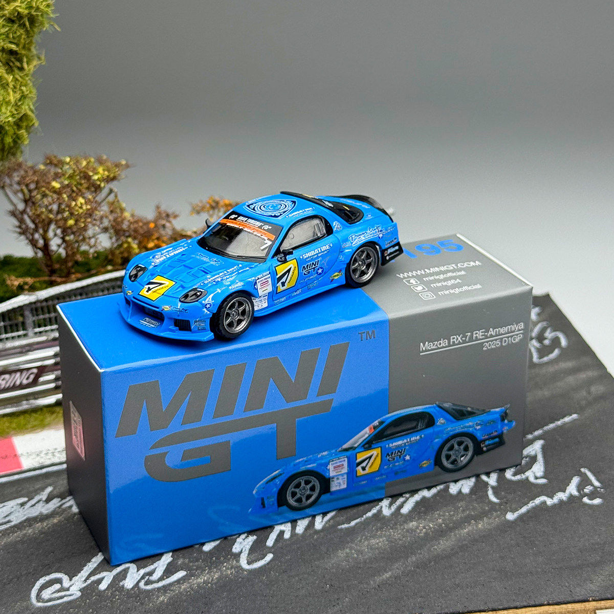 MINIGT 1:64 Mazda RX-7 RE-Amem - огляд і ціна Die Cast Car 1 64